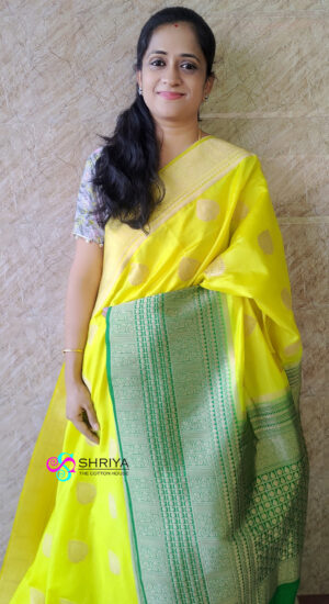 Beautifully weaved semi Benaras silk saree with rich pallu and blouse